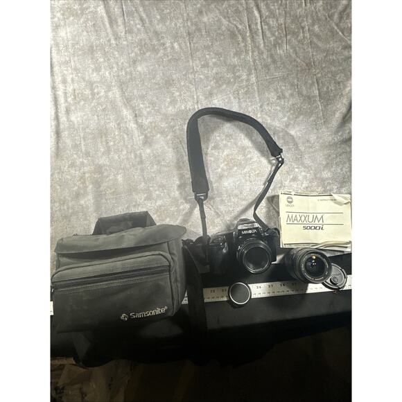 Minolta Maxxum 5000i With Attachments *untested* - Picture 1 of 12
